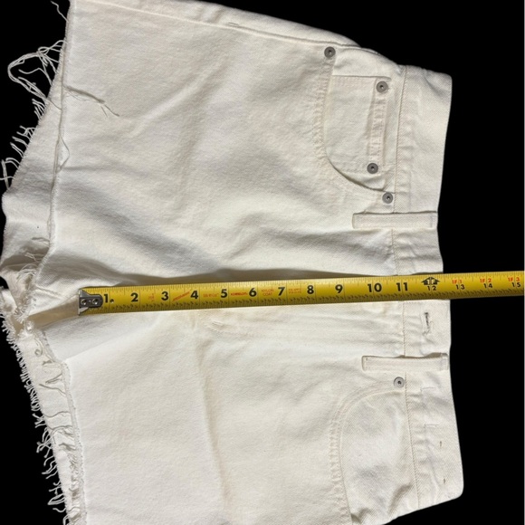 Madewell White High-Waisted the mom Jean Shorts with Frayed Hem size 28 - Picture 10 of 10